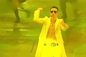 刘德华的身材真棒，腹肌若隐若现，华神真的不会老！视频封面