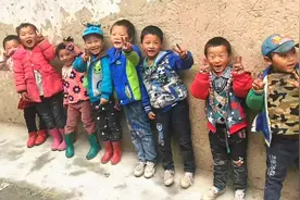 为什么农村孩子和城里孩子气质差距那么大？看完很心酸视频封面