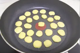 宝宝最爱的营养小甜点，咬一口酥脆浓香，做法简单看一遍就会！视频封面