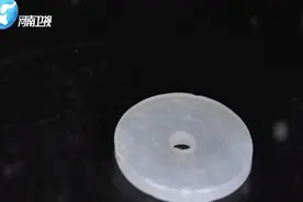 老翡翠如何判断，种水好的翡翠市场价格多少？鉴宝专家现场讲解视频封面