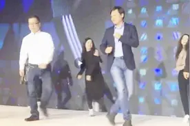 又跳舞了！雷军嗨跳海草舞，根本停不下来视频封面