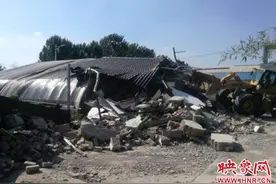 荥阳市贾峪镇开拆违法“大棚房”图片