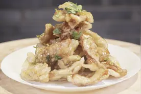 厨师教你锅包肉家常做法，大葱香菜做配料，爽口下饭，家人都爱吃视频封面