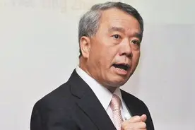 此人90年代在火车上吃方便面，引来围观，就创立了康师傅