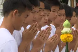 泰国少年足球队剃度出家，仅1人缺席视频封面
