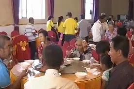 记者镜头下的内蒙古乌拉特前旗受灾安置点：天灾无情 救援有爱视频封面