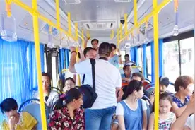 为什么公交车上总有一股味？味道到底从哪来？这下终于懂了视频封面