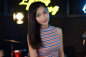 美女翻唱李健《风吹麦浪》浪漫的歌曲 优美动听视频封面