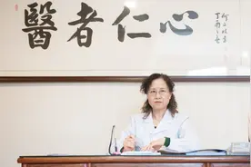 儿童缺钙会影响到神经、消化、骨骼发育，有以下症状要注意了！视频封面