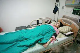 7个月孕妇老公出差，回家发现妻子羊水破了，知道原因后当场楞了视频封面