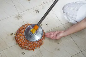 拖地时加点它，拖得干净没水渍，地板光亮如新，一点灰尘看不见视频封面