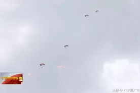 百位“飞人”空降盐池｜2018中国定点跳伞大奖赛启幕图片