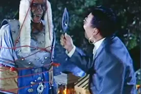 收藏什么不好，男子偏偏喜欢收藏僵尸，真是找倒霉视频封面