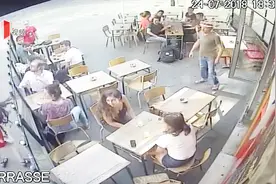 巴黎女学生自称遭陌生男子骚扰，怒斥反被扇耳光，引发众怒视频封面