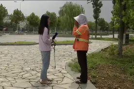 数百环卫工被集体欠薪4个月 公司：网络不好发不了图片
