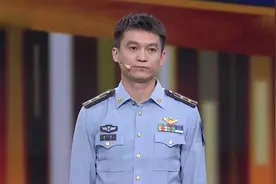 建军节，听飞行员姚凯讲述“金头盔”背后的故事视频封面
