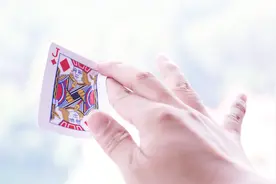 超酷回旋飞牌魔术教程，把妹就靠这招了，耍帅必学魔术！视频封面