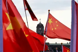 “台独”提出“禁挂五星红旗” 渔民：不挂会被日本欺负图片