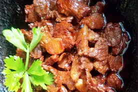 后腿肉家常做法，十五分钟出锅，8岁儿子馒头夹肉吃两个视频封面
