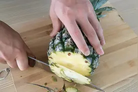 喜欢吃菠萝的学一下了，简单三步教你怎么削菠萝，干净又爽口视频封面