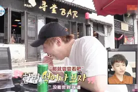 韩国小哥来中国无锡吃包子啃鸡爪 还有人在一旁弹唱一曲视频封面
