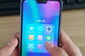 手机还带镜子功能？华为厉害了，顿觉家里不需再买镜子了视频封面