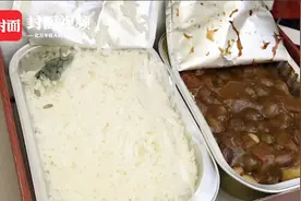 绵阳市民乘飞机吃到霉变盒饭索赔10万元 祥鹏航空回应正协商处理视频封面