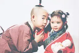 “最是人间留不住 朱颜辞镜花辞树”20年后板儿见到姥姥，泣不成声视频封面