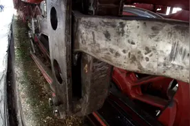 第一视角观看，蒸汽火车启动后，车轮工作过程视频封面
