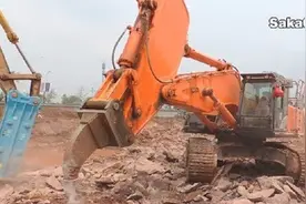 工程现代巨型机械挖掘机破硬石视频封面