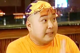 美国媳妇混中国，风俗什么的都不懂，吃着饭又闹了笑话！视频封面