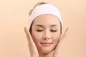 每天坚持拍打面部，等于疏通9条经络，让你瘦脸变年轻！图片