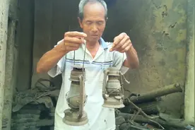一盏50年代煤油灯，现在值多少钱？农村爷爷说出真实价格别吃惊视频封面