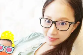 林采缇产后首度晒夫妻同框照 儿子侧脸曝光超可爱视频封面