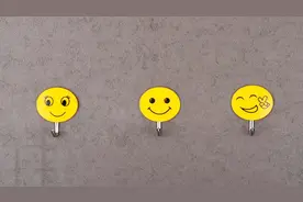 粘钩不粘了别急着扔掉，教你一个简单方法，粘钩比新买的还牢固视频封面