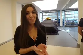 土豪送给女友的礼物是一辆豪车，拉开遮车布后全都是惊喜！视频封面
