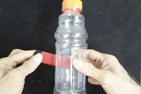 魔术揭秘：打火机瞬间穿进瓶子里，原理原来这么简单视频封面