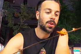 德国网红夫妻游中国西安，逛夜市不经意吃到羊肉串好吃到说不出话视频封面