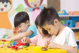 想知道孩子在幼儿园的情况？跟娃聊天有技巧，3个方法，效果很好图片