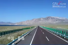 快来看美丽的赛里木湖和壮观的果子沟大桥图片