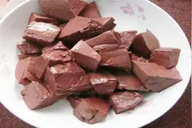 俗话说：“吃猪血能去尘”，到底是何讲究？看完瞬间明白！视频封面