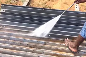 高压水枪除铁锈，水一喷锈立净，听说强迫症很喜欢这种视频视频封面