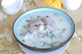 粤菜大厨教你做广东名粥，砂锅咸骨粥，绵香可口滋补身体降火补钙