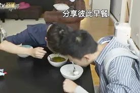 王俊凯因为做饭手受伤，和白举纲关系好的像一个人视频封面