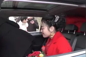 湖南农村，一漂亮农家姑娘出嫁，小时候也一定很美视频封面