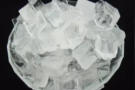 酒吧里那种透明无气泡的冰块是怎么制成的？看完长知识了视频封面
