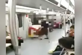 3岁女童地铁小便遭指责 “熊家长”怒怼乘客：她还是个孩子！视频封面