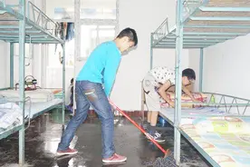 住校竟然会影响孩子的心理健康，老班主任一番话点醒家长视频封面
