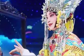 只恨不在现场：杨钰莹演杨贵妃，唱京剧《梨花颂》美到了极致图片