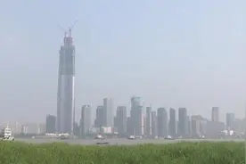 武汉最高楼是怎样长高又是怎样变矮的视频封面